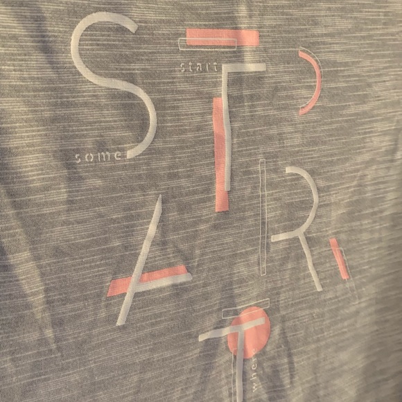 Chandail de sport/ sport t-shirt - Picture 2 of 3